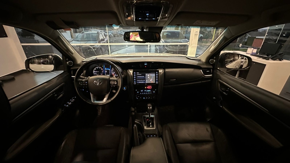 toyota hilux sw4 2.8 d-4d turbo diesel srx 7l 4x4 automatico 4p 202118