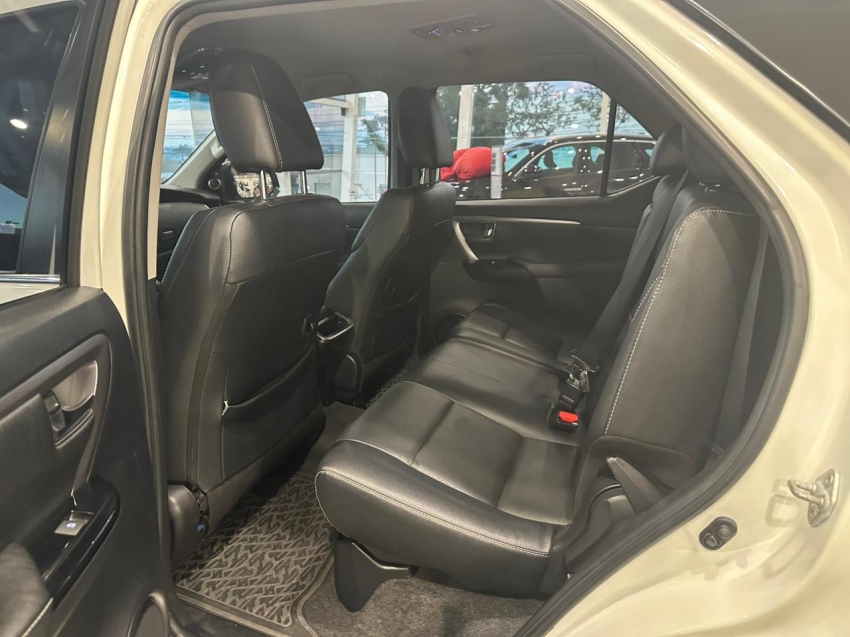 toyota hilux sw4 2.8 d-4d turbo diesel srx 7l 4x4 automatico 4p 20216