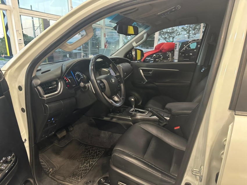 toyota hilux sw4 2.8 d-4d turbo diesel srx 7l 4x4 automatico 4p 20217