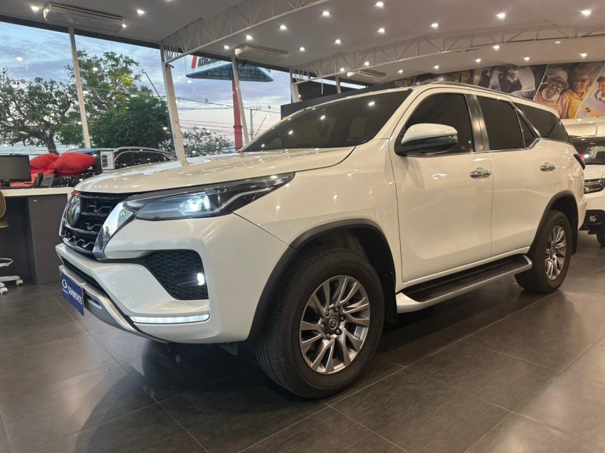 toyota hilux sw4 2.8 d-4d turbo diesel srx 7l 4x4 automatico 4p 20212