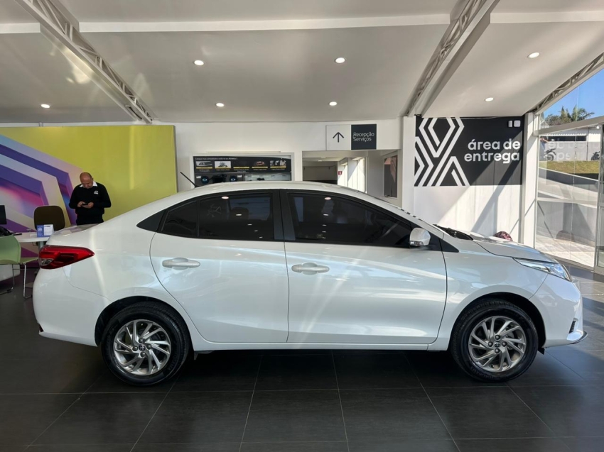 toyota yaris 1.5 16v flex sedan xs connect multidrive 4p automatico 20237