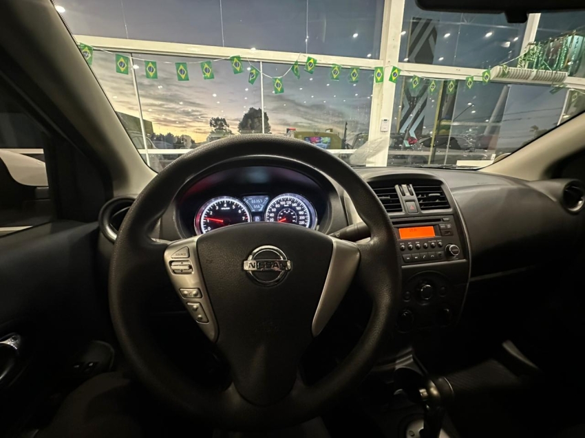 nissan versa 1.6 16v flex sv 4p xtronic automatico 201712