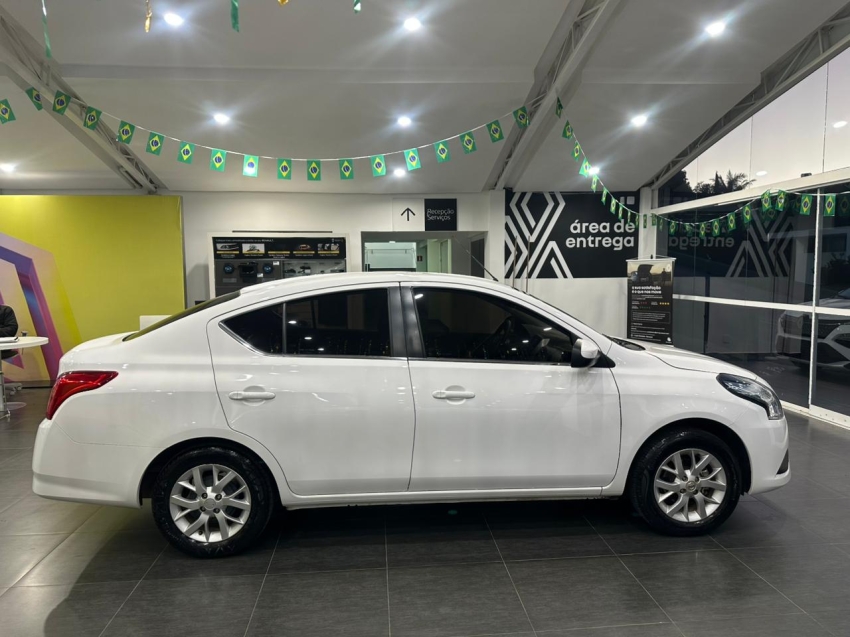 nissan versa 1.6 16v flex sv 4p xtronic automatico 20177