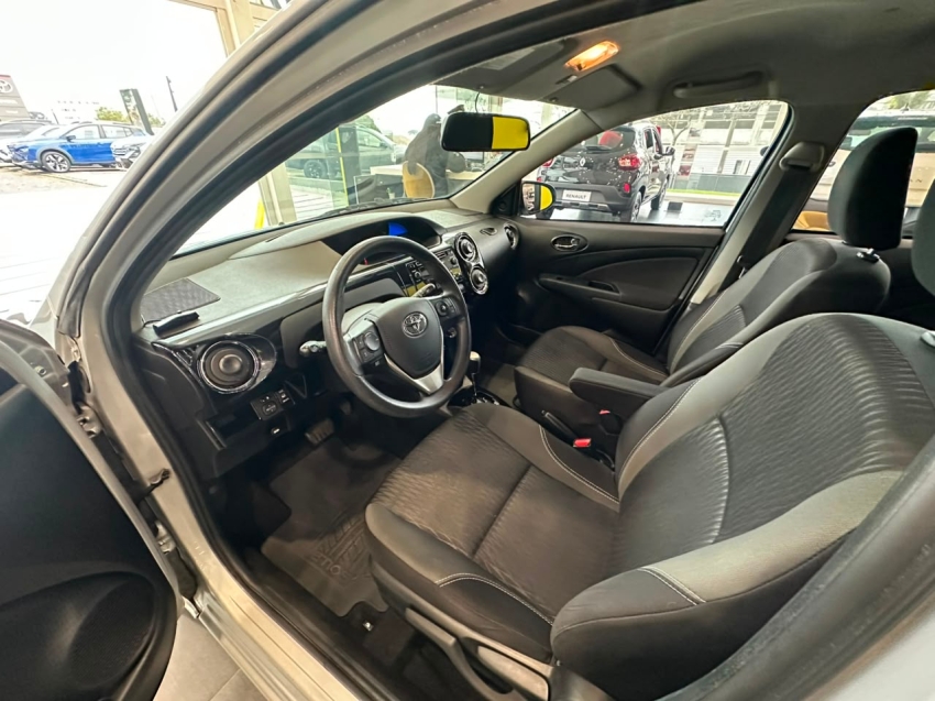 toyota etios 1.5 xs 16v flex 4p automatico 20189