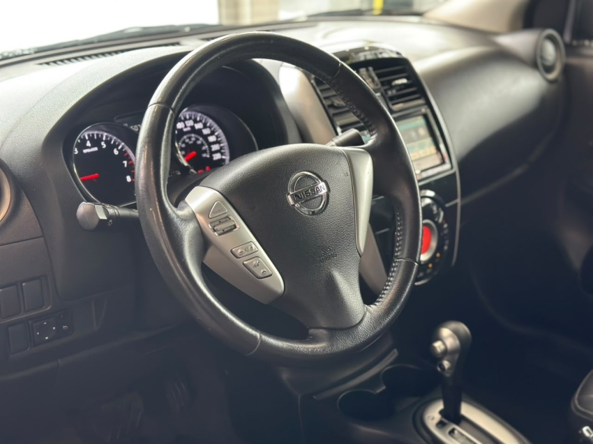 nissan versa 1.6 16v flexstart sl 4p xtronic flex automatico 202012