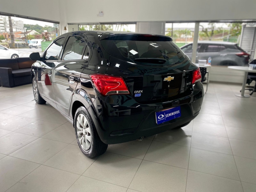 CHEVROLET ONIX 1.4 MPFI LT 8V FLEX 4P MANUAL 2018