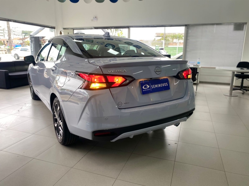 NISSAN VERSA 1.6 16V FLEX EXCLUSIVE XTRONIC 4P AUTOMATICO 2025