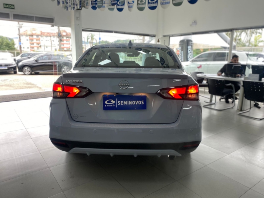 nissan versa 1.6 16v flex exclusive xtronic 4p automatico 2025