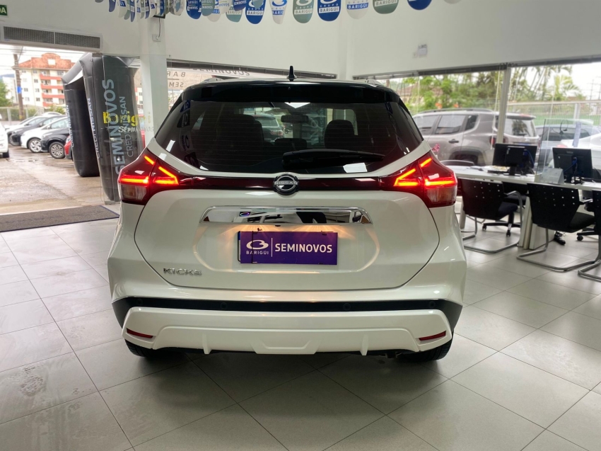 nissan kicks 1.6 16v flexstart exclusive xtronic flex 4p automatico 2024