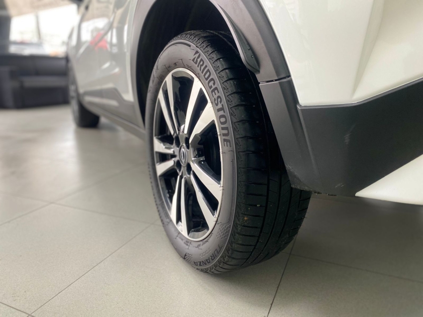 nissan kicks 1.6 16v flexstart exclusive xtronic flex 4p automatico 2024