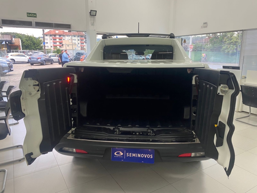 fiat toro 2.0 16v turbo diesel ultra 4wd at9 4p automatico 202315