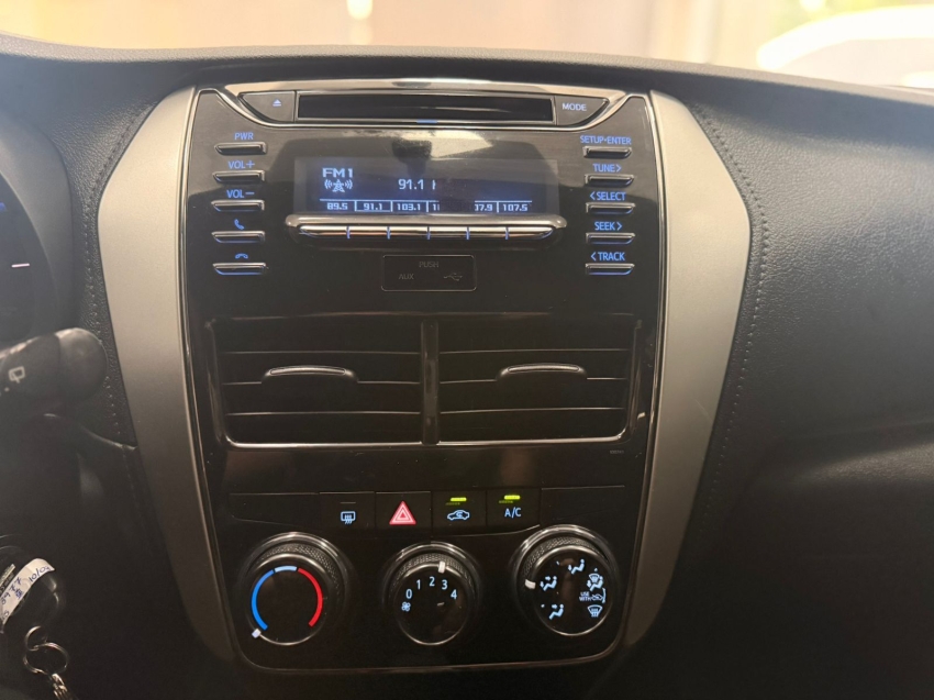 toyota yaris 1.3 16v flex xl live multidrive 4p automatico 202013