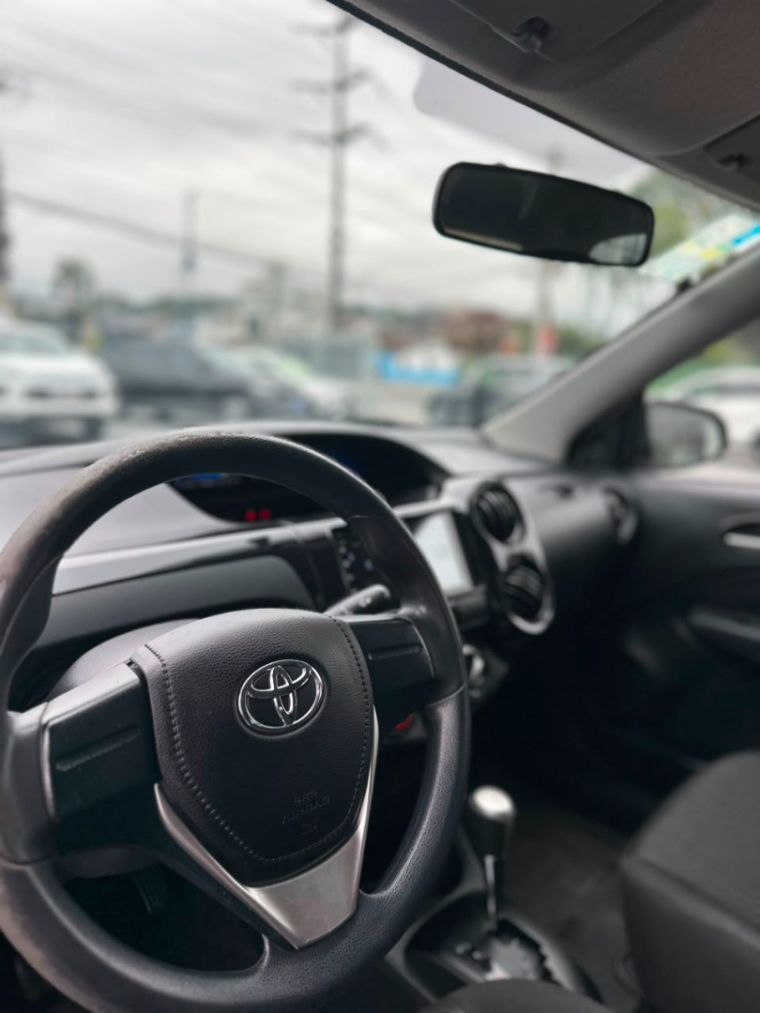 toyota etios 1.5 x sedan 16v flex 4p automatico 20196