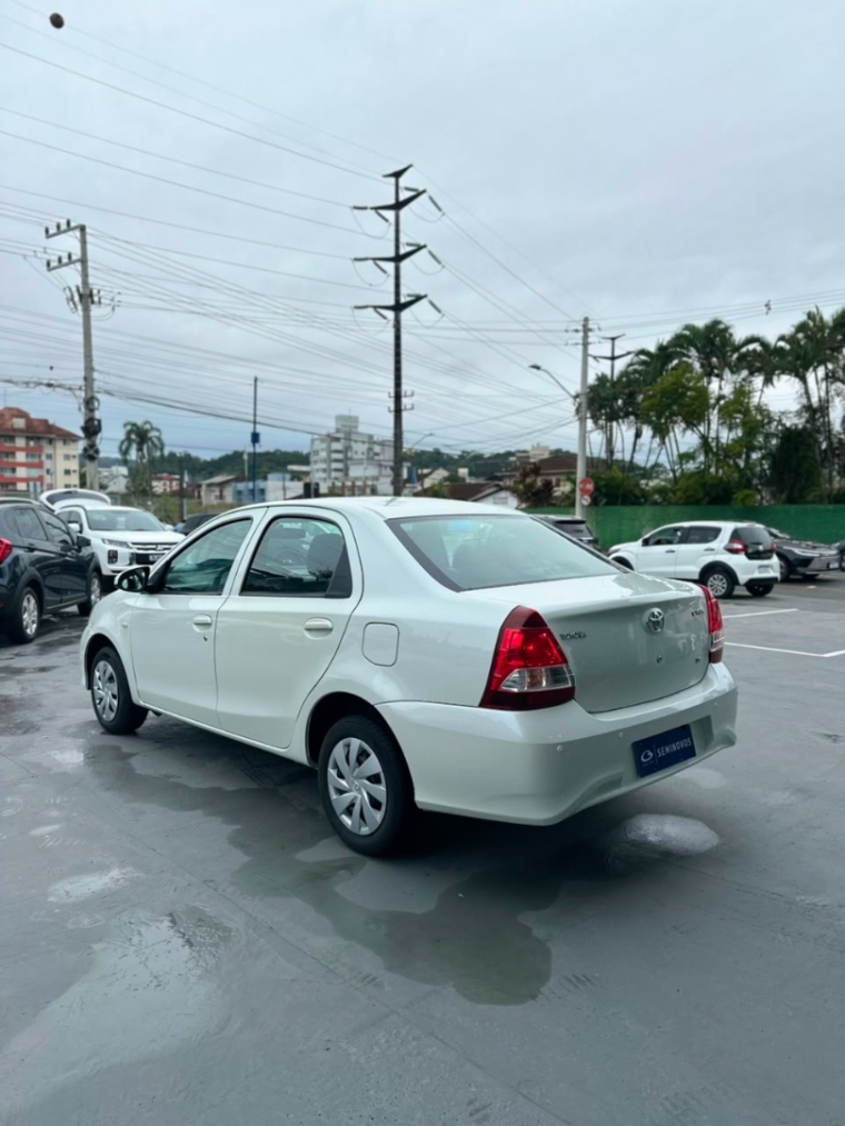 toyota etios 1.5 x sedan 16v flex 4p automatico 201912