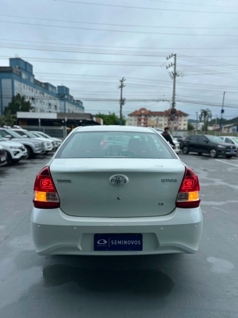 toyota etios 1.5 x sedan 16v flex 4p automatico 201913