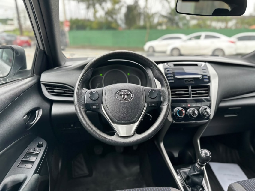 toyota yaris 1.3 16v flex xl live manual 4p 20219