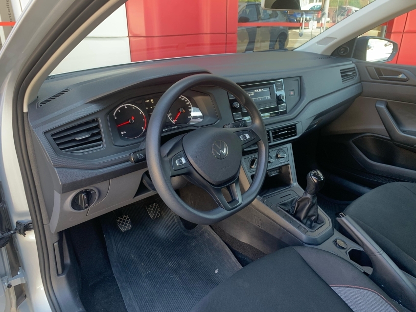 volkswagen polo track 1.0 flex 2024