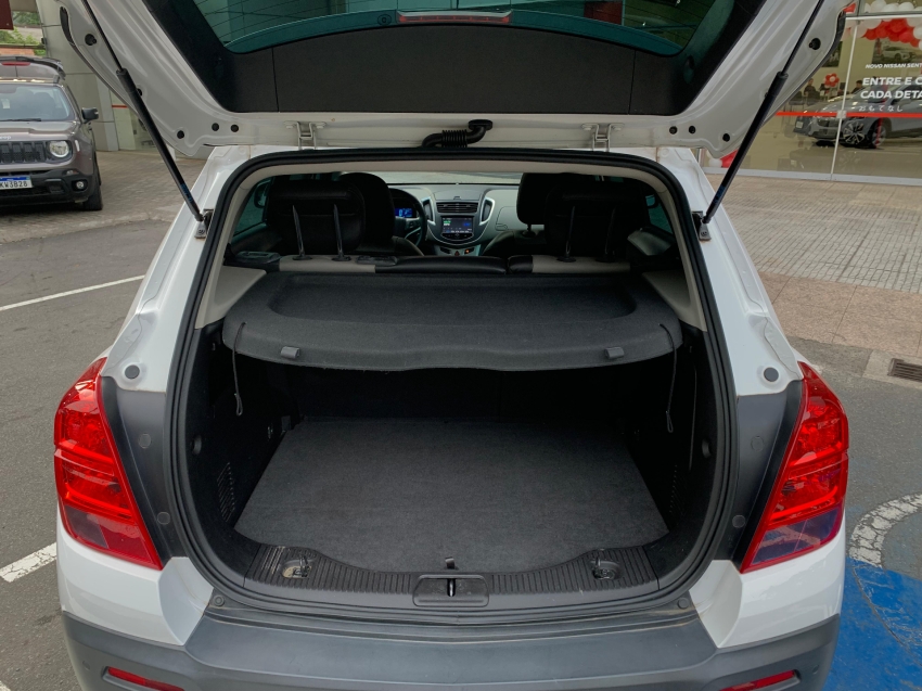tracker ltz 1.8 16v at