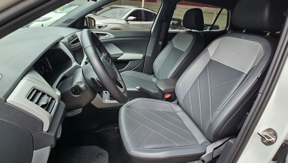 volkswagen t-cross 1.0 200 tsi total flex comfortline automatico 4p 202512