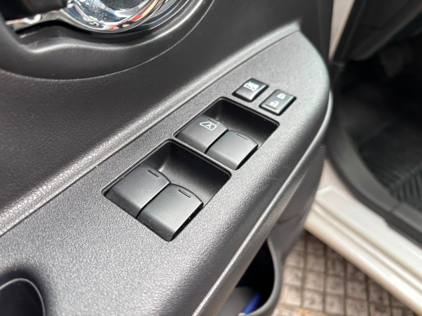 nissan march 1.6 sl 16v flexstart 4p xtronic flex automatico 202015