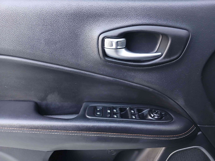 jeep compass longitude 4x2 2.0 16v at6 flex automatico 2017/18