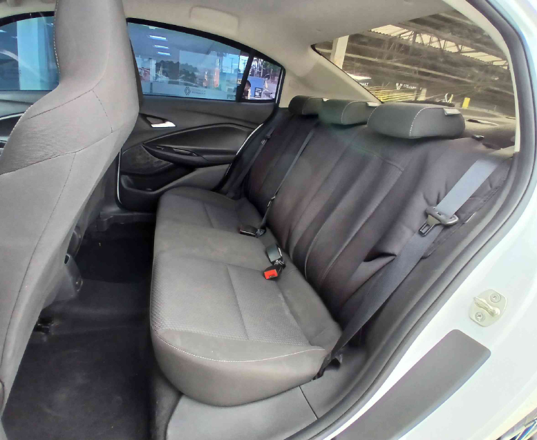 chevrolet onix  plus lt 1.0 12v mt6 flex 2023/24