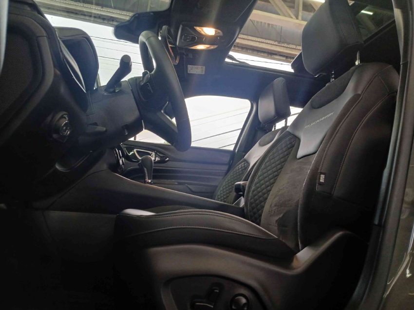jeep compass  blackhawk 4x4 2.0 hurricane at gasolina automatico 2024/25