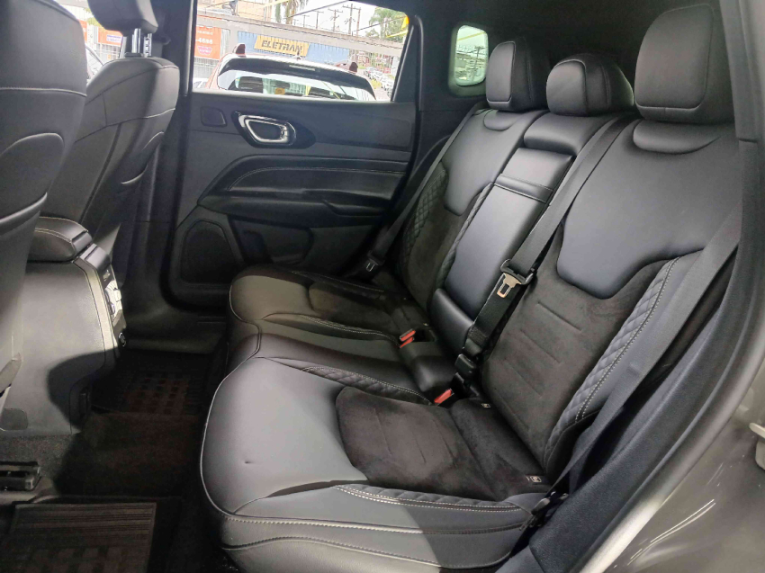 jeep compass  blackhawk 4x4 2.0 hurricane at gasolina automatico 2024/25