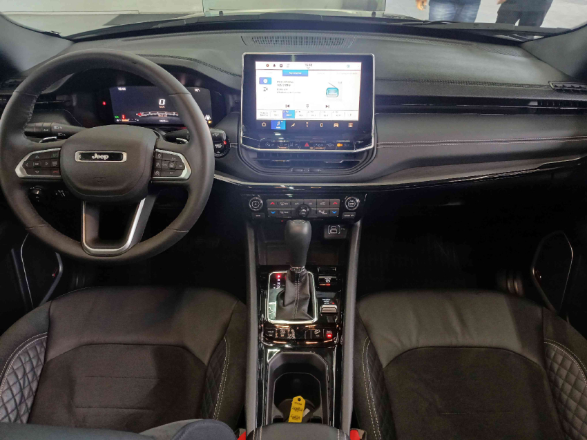jeep compass  blackhawk 4x4 2.0 hurricane at gasolina automatico 2024/25