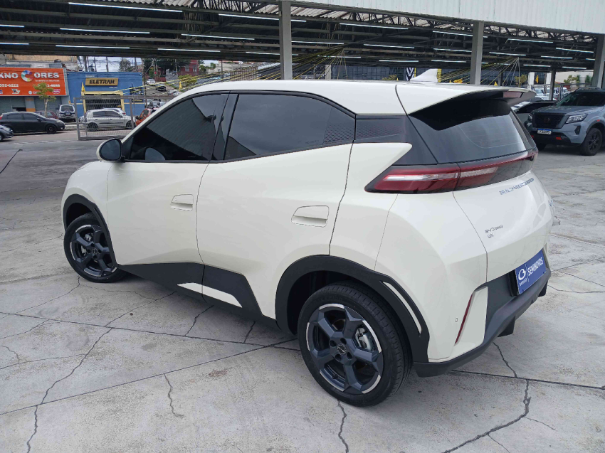 byd dolphin mini automatico ev 5 seats