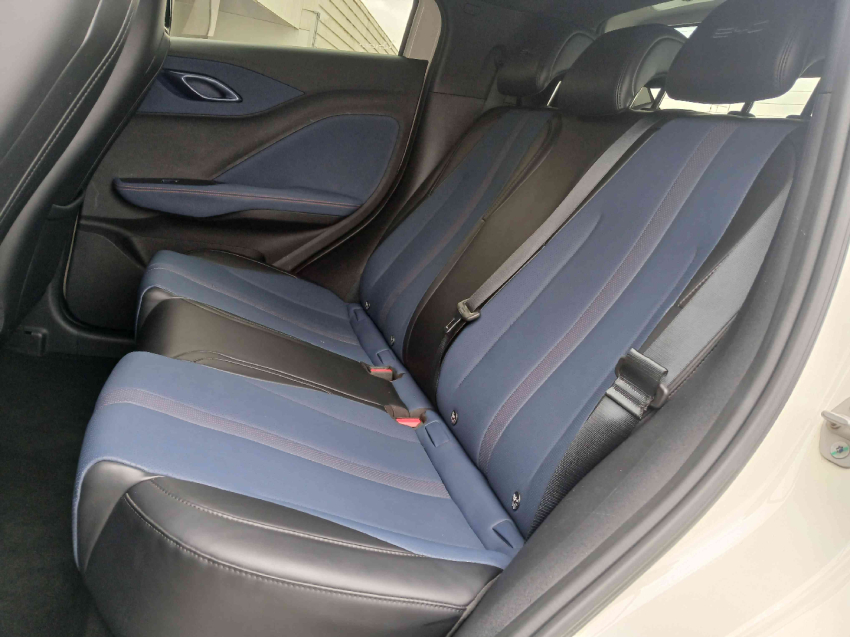 byd dolphin mini automatico ev 5 seats