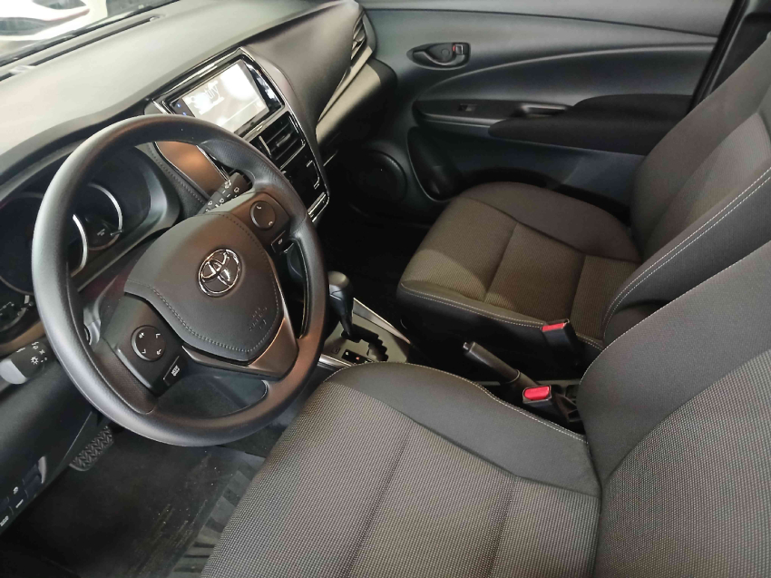 toyota yaris hatch xl 1.5 cvt flex automatico 2024/25