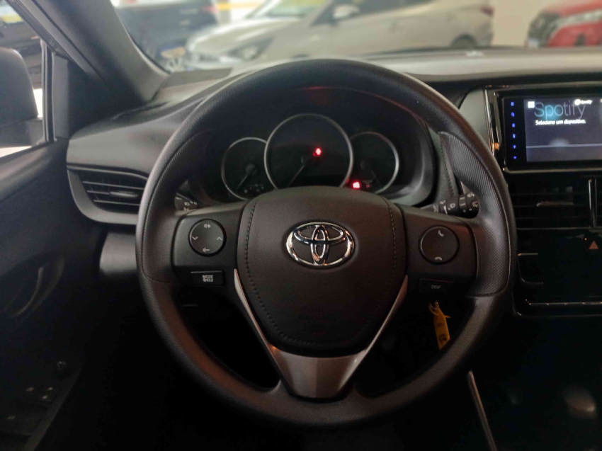 toyota yaris hatch xl 1.5 cvt flex automatico 2024/25