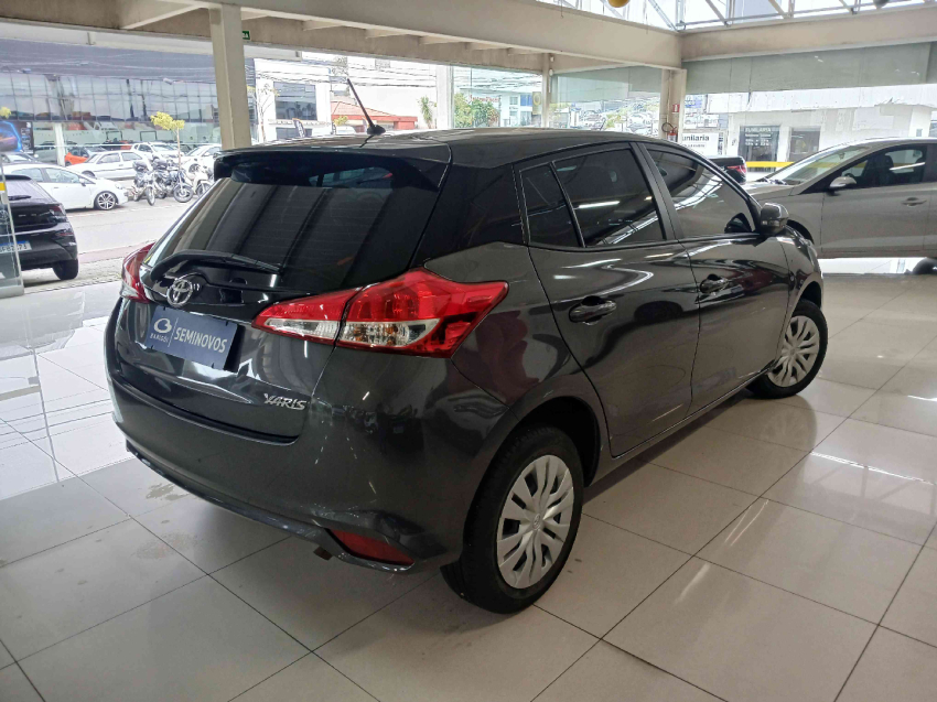 toyota yaris hatch xl 1.5 cvt flex automatico 2024/25