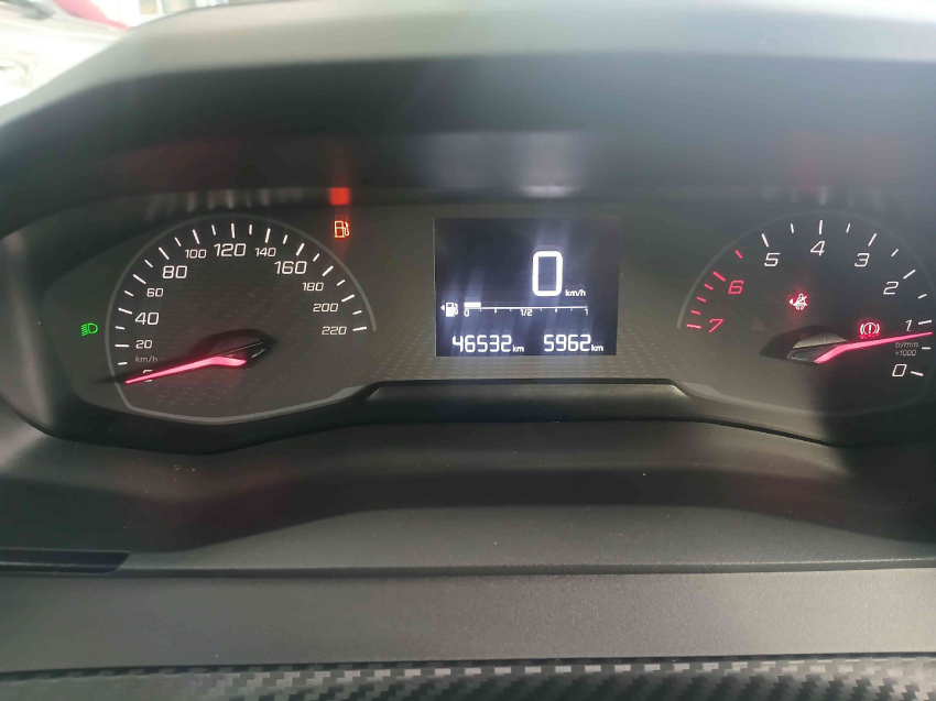 peugeot 208 flex like 1.0 mt manual 2023/24