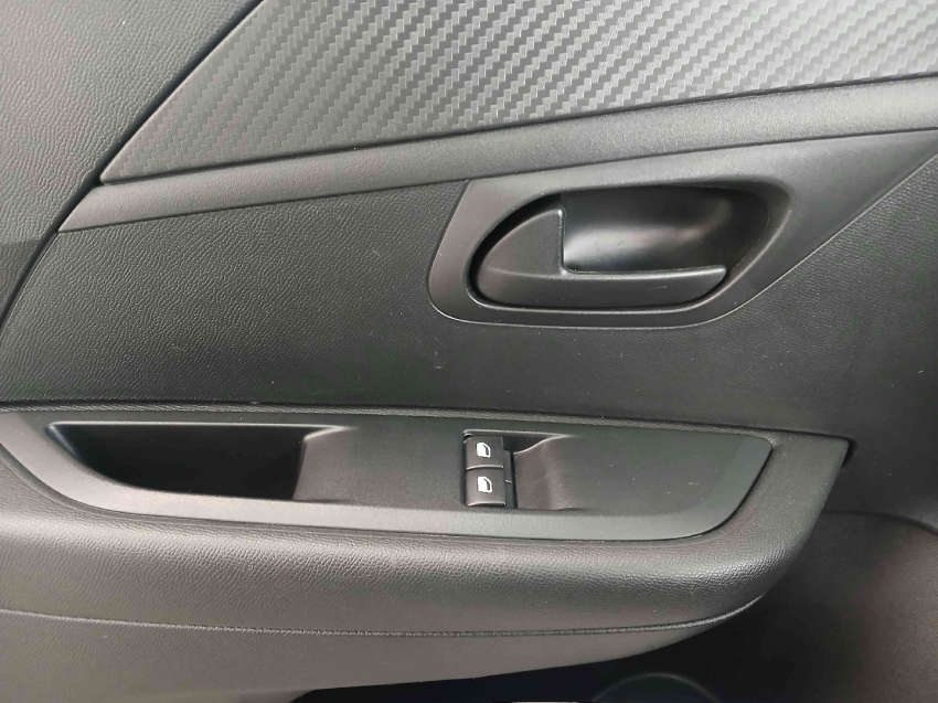 peugeot 208 flex like 1.0 mt manual 2023/24