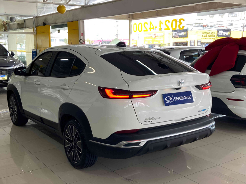 fiat fastback hibrido automatico 2025/26