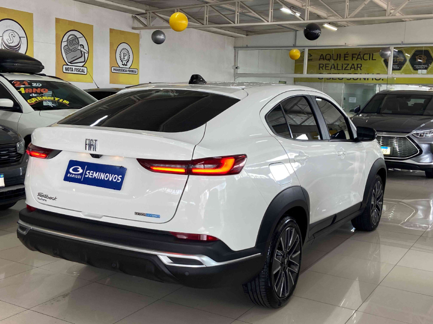 fiat fastback hibrido automatico 2025/26