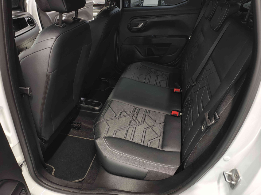 fiat strada 1.3 firefly flex volcano cd cvt 4p automatico 20238