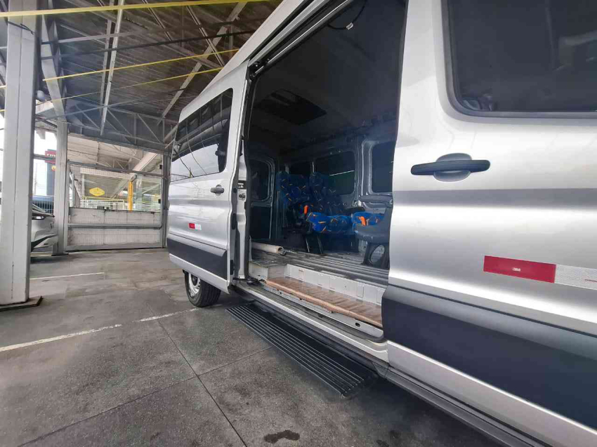 ford transit  furgao vidrada l3h2 2.0 at diesel automatico 2024/255