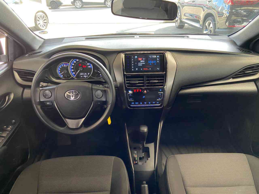 toyota yaris hatch xl 1.5 cvt flex automatico9