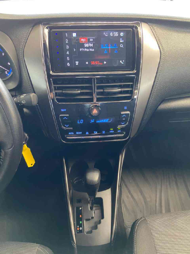 toyota yaris hatch xl 1.5 cvt flex automatico13