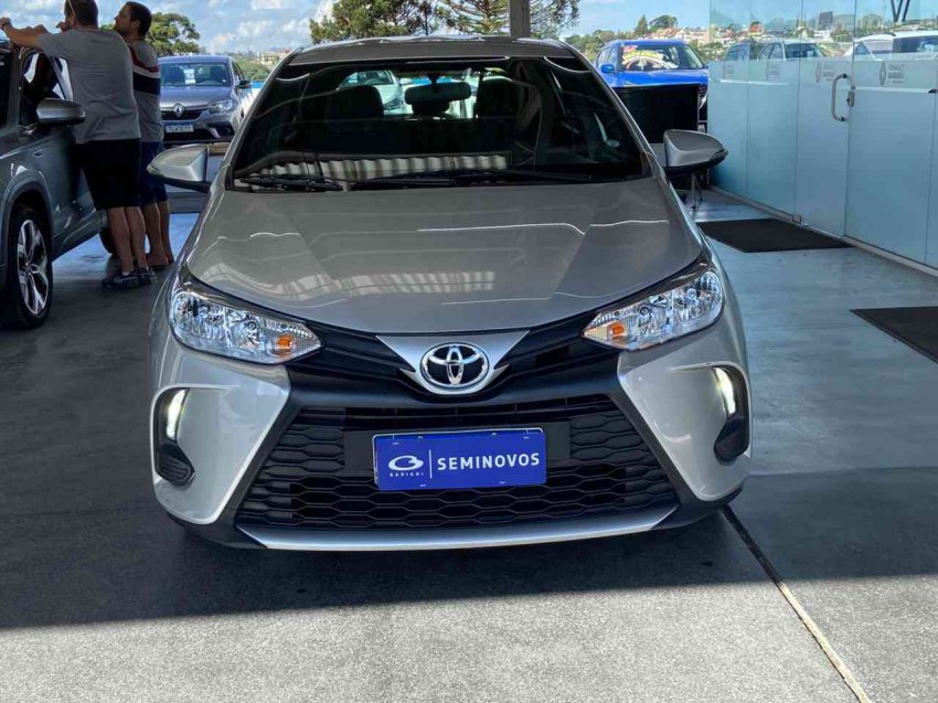 toyota yaris hatch xl 1.5 cvt flex automatico1