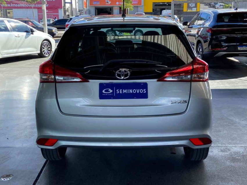 toyota yaris hatch xl 1.5 cvt flex automatico5