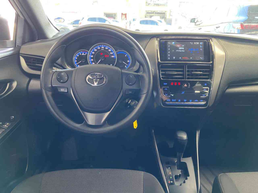 toyota yaris hatch xl 1.5 cvt flex automatico12
