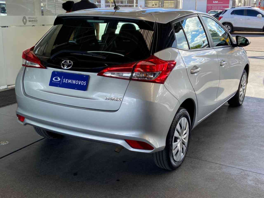toyota yaris hatch xl 1.5 cvt flex automatico4