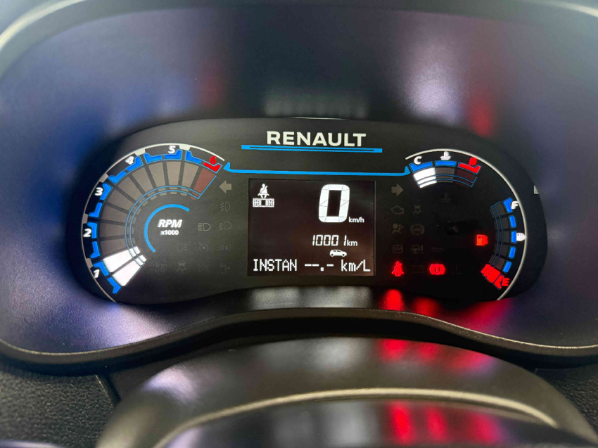 kwid outsider 1.0 12v8