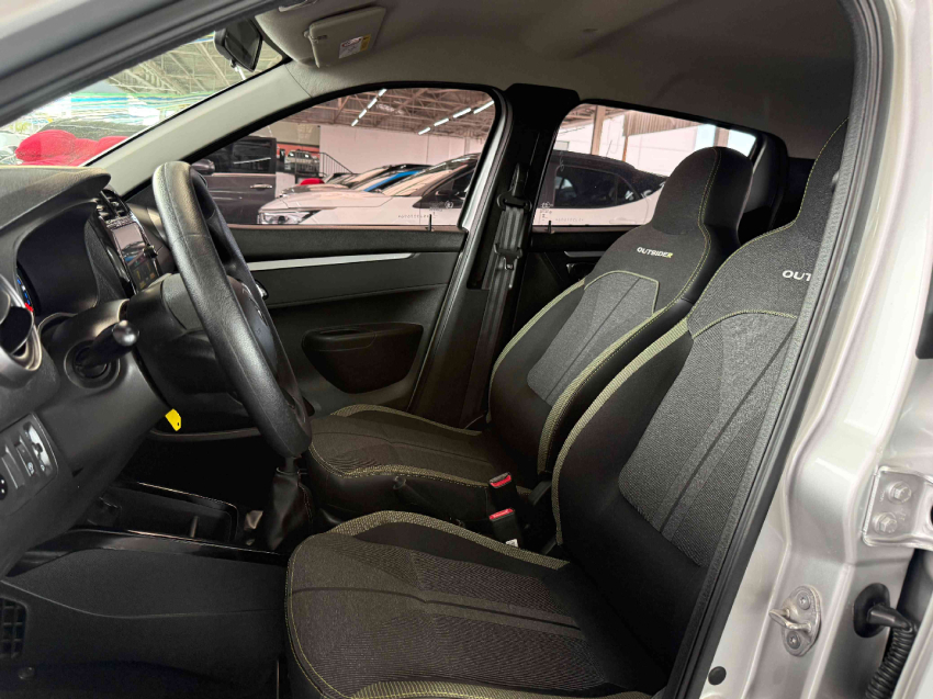 kwid outsider 1.0 12v10