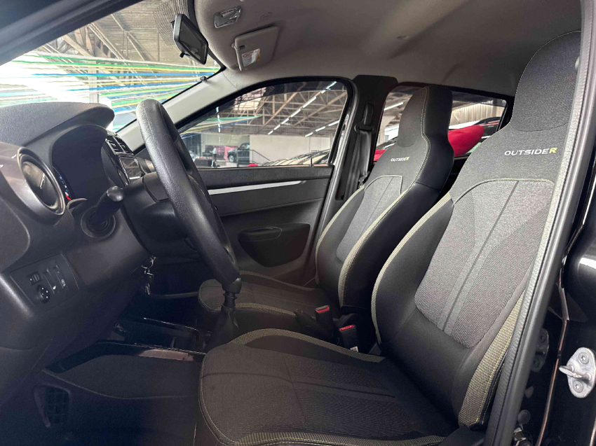 kwid outsider 1.0 12v10