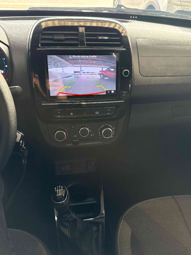 kwid outsider 1.0 12v13